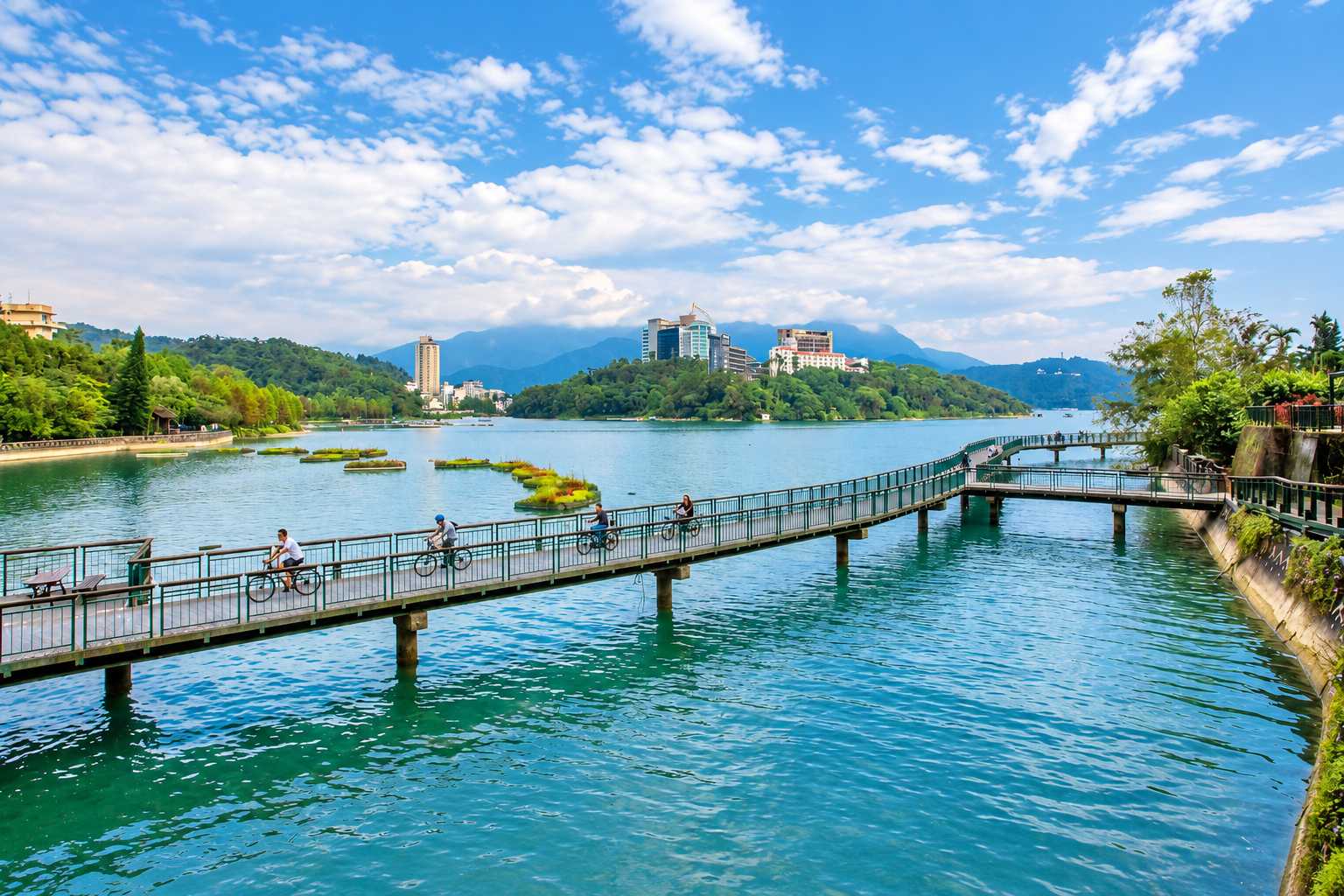 日月潭湖岸自行車道