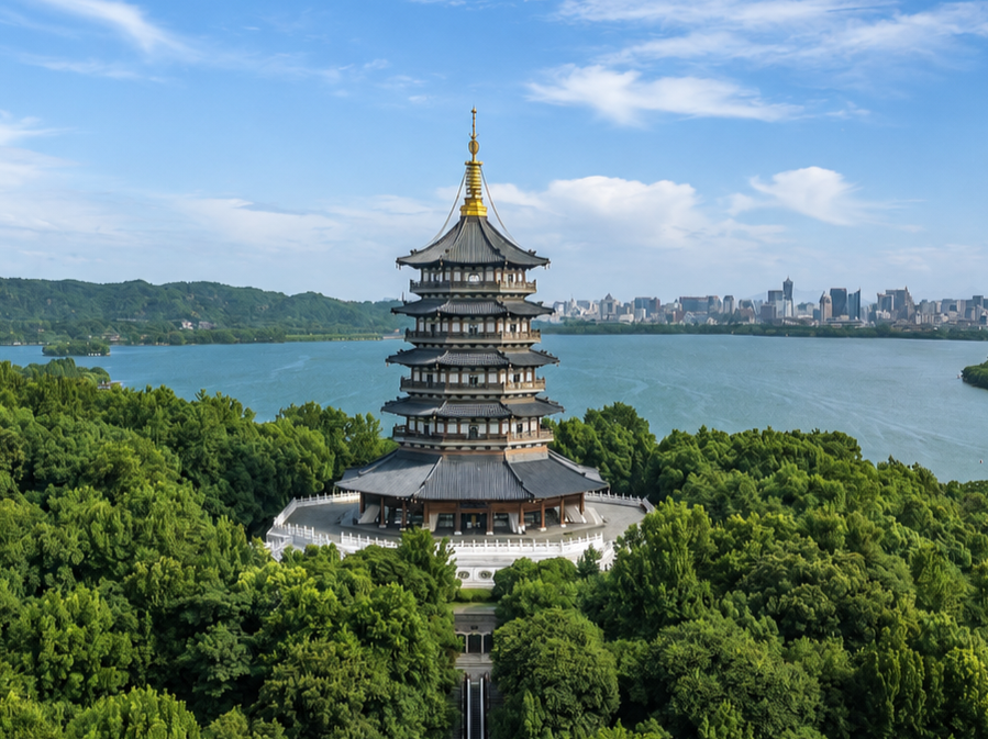 花港觀魚．遠觀雷峰塔
