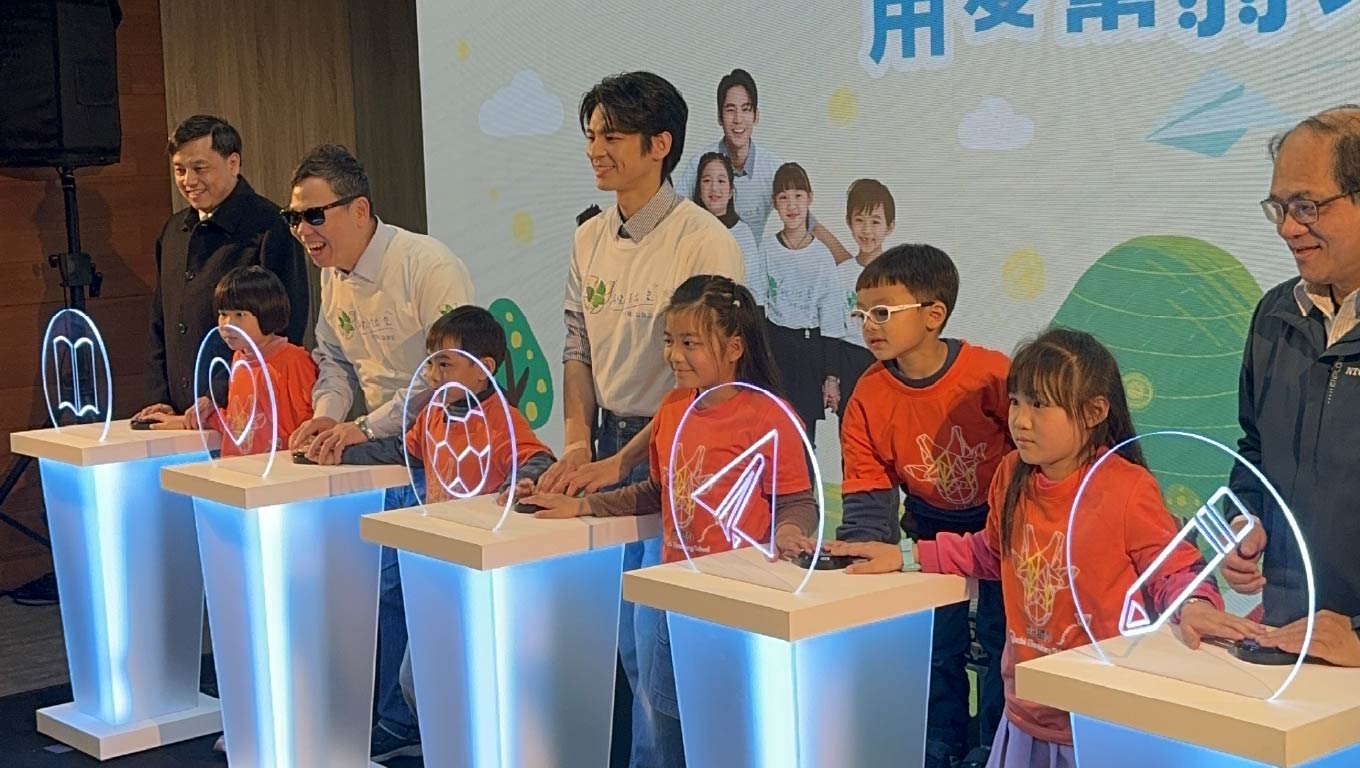 酷亞整合行銷-客製化媒體吸睛啟動儀式現場長官焦點快門定格黃金畫面